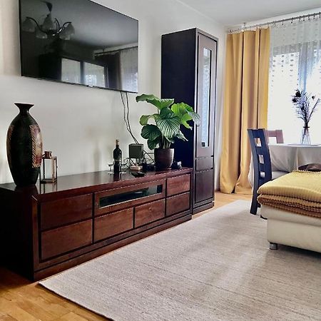 Yellow Apartment Airport Galeria Mokotow Netflix ワルシャワ エクステリア 写真