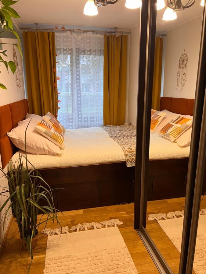 Yellow Apartment Airport Galeria Mokotow Netflix ワルシャワ エクステリア 写真