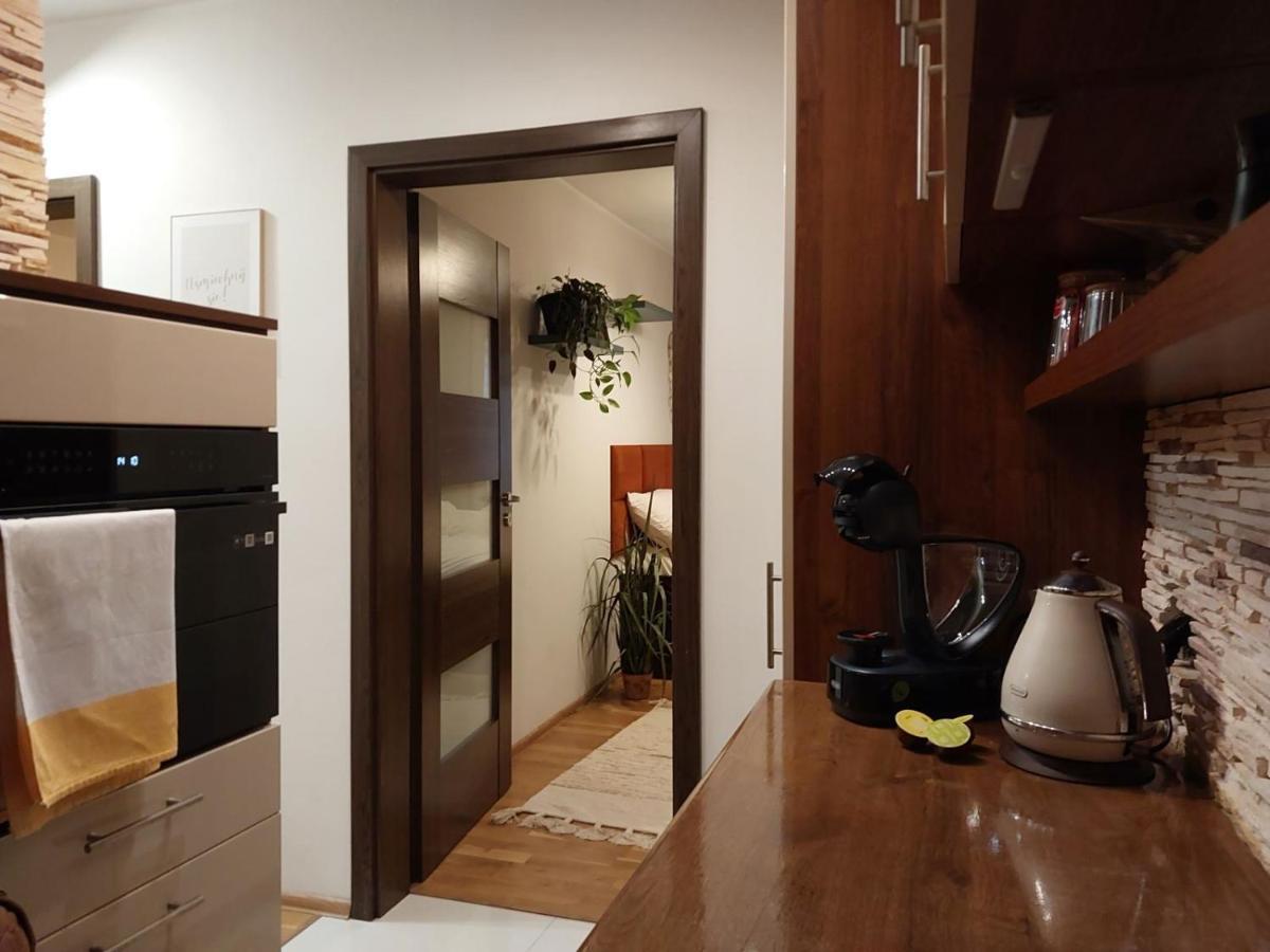 Yellow Apartment Airport Galeria Mokotow Netflix ワルシャワ エクステリア 写真