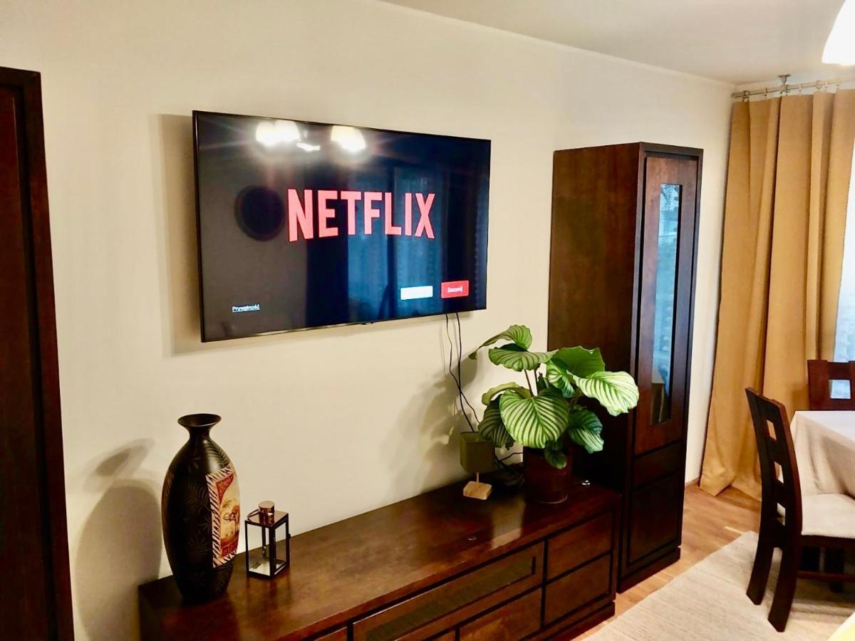 Yellow Apartment Airport Galeria Mokotow Netflix ワルシャワ エクステリア 写真