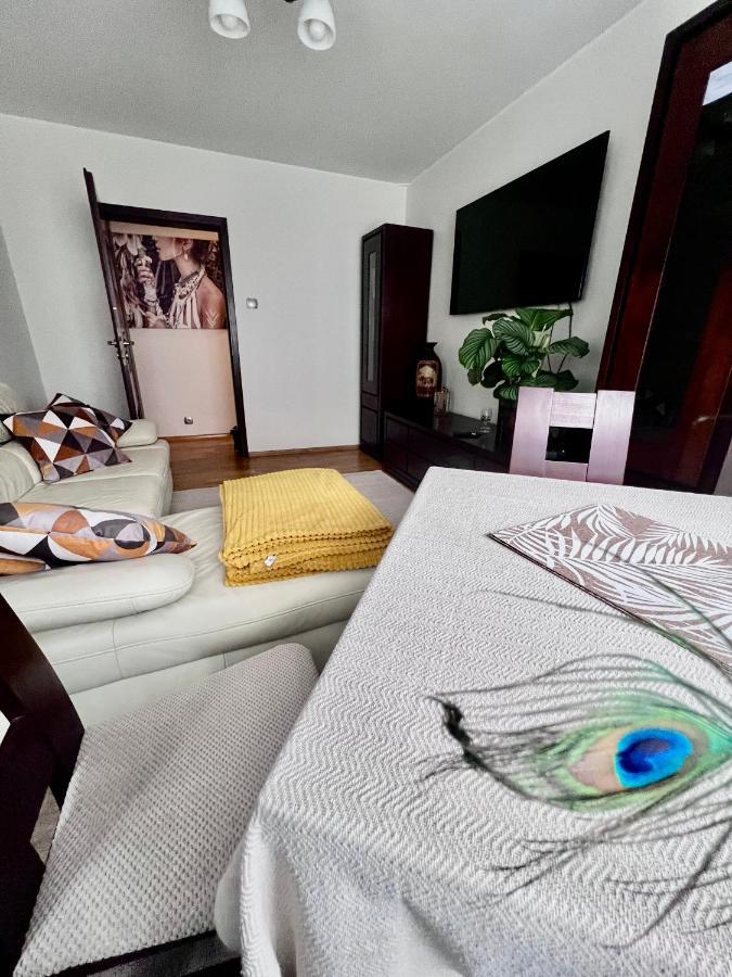 Yellow Apartment Airport Galeria Mokotow Netflix ワルシャワ エクステリア 写真