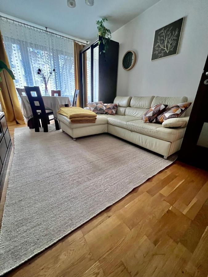 Yellow Apartment Airport Galeria Mokotow Netflix ワルシャワ エクステリア 写真